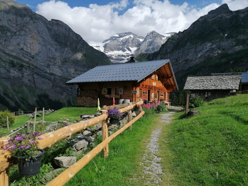 Refuge de Bonavau, Tour des Dents Blanches