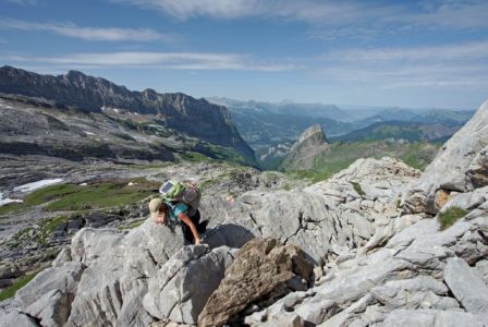 dans les rochers avant la ponite droite