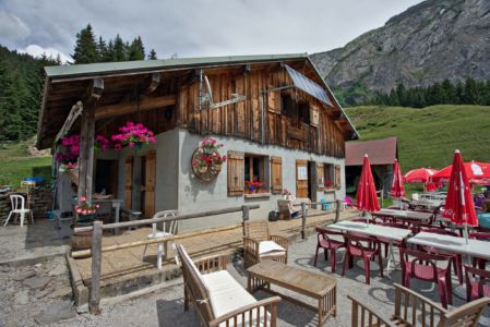 la terrasse du refuge de chardonnière