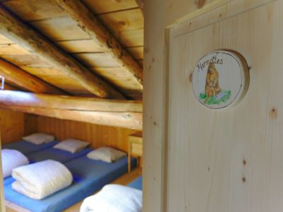 dortoir - cantine des dents blanches