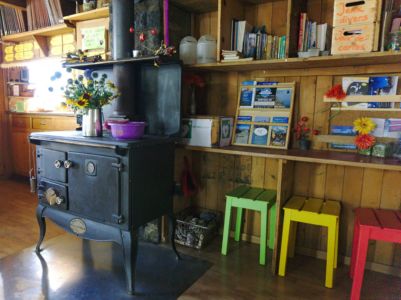 intérieur de la cabane - le poêle