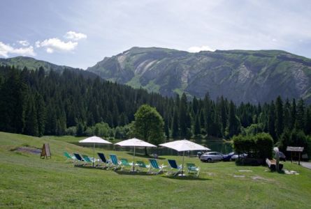 espace détente face au lac des mines d'or